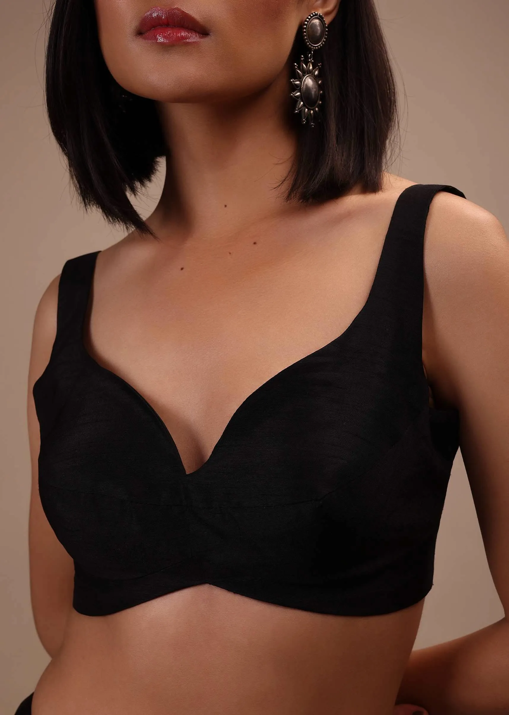 Black Sleeveless Blouse In Raw Silk With Sweetheart Neckline. Thick Strap And Adjustable Tassel Dori