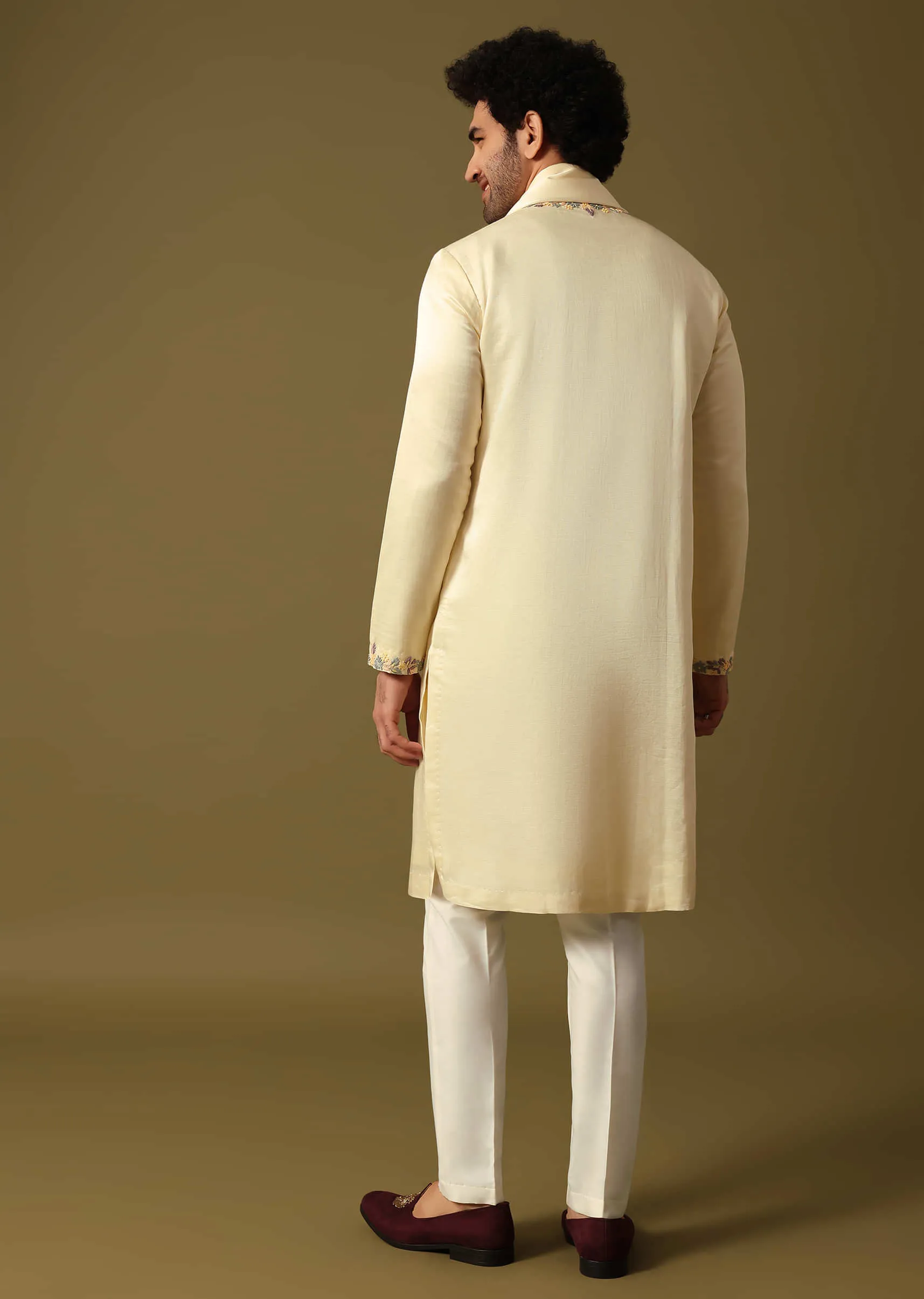 Off White Kurta Pant Set With Dupatta In Resham Work