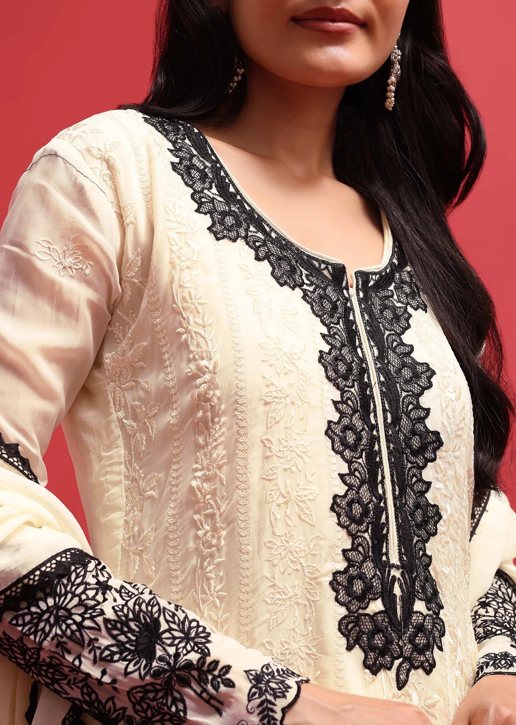 Off White Organza Kurta Pant Set With Resham Work
