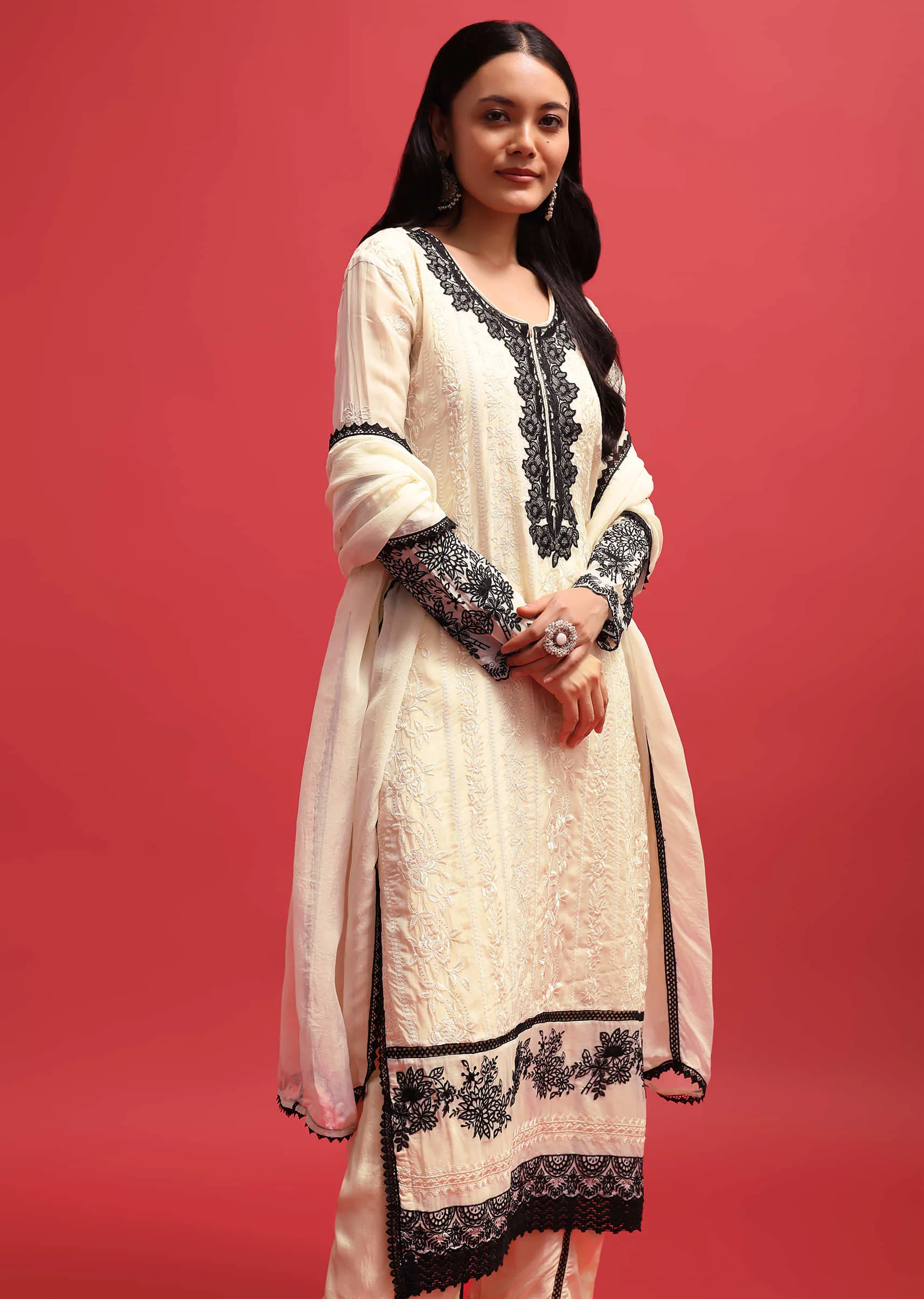 Off White Organza Kurta Pant Set With Resham Work