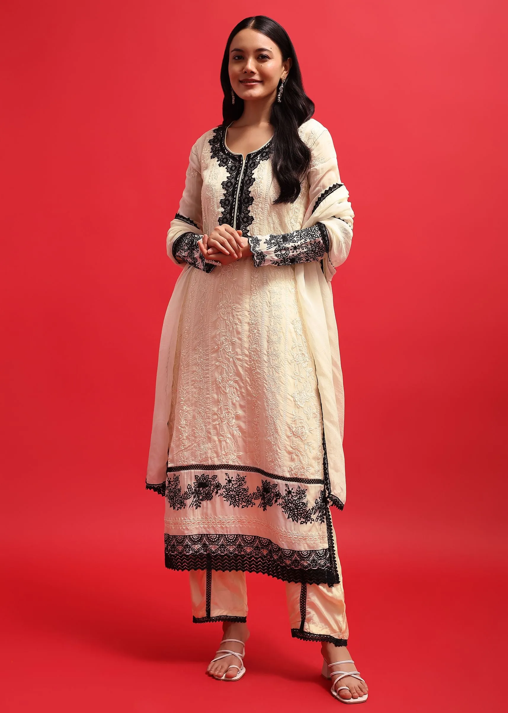 Off White Organza Kurta Pant Set With Resham Work